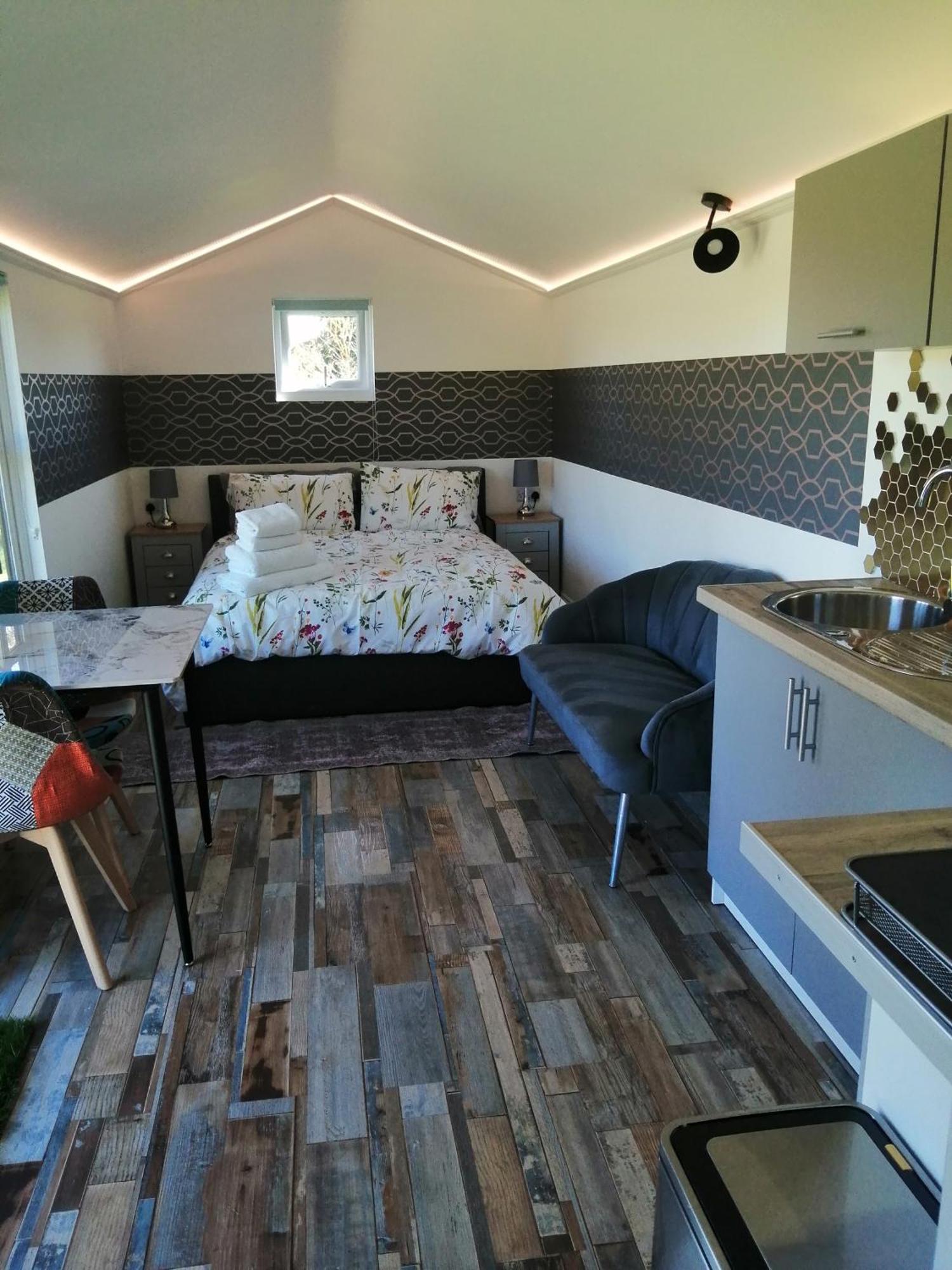 The Cabin Pakenham Bagian luar foto