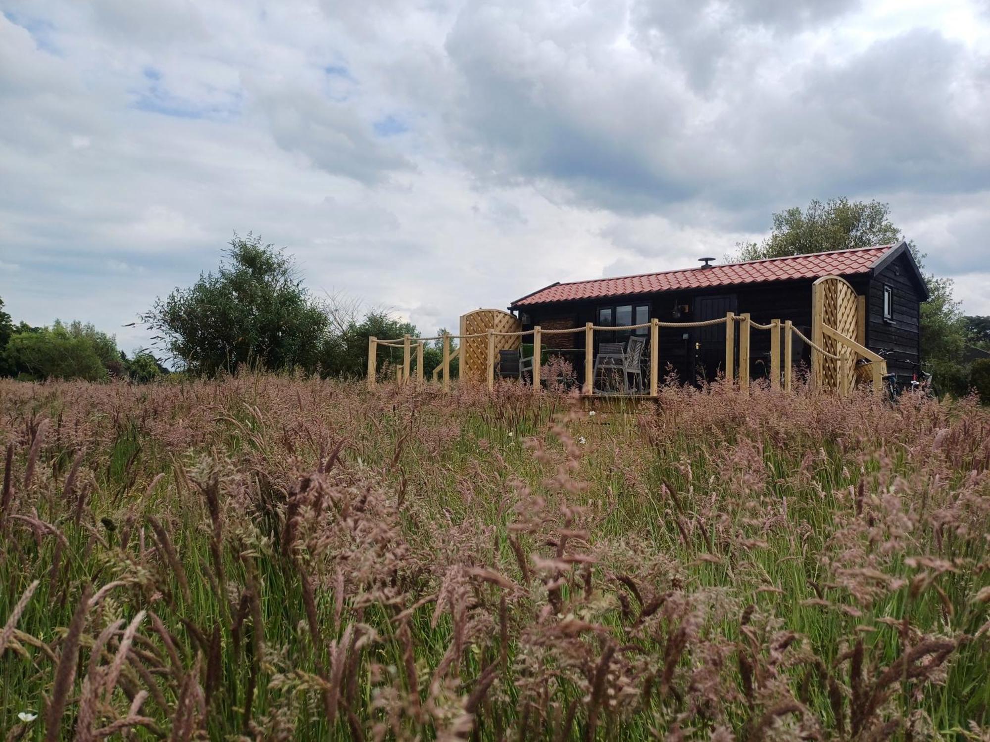 The Cabin Pakenham Bagian luar foto